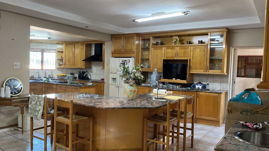  Bedroom Property for Sale in Cravenby Western Cape